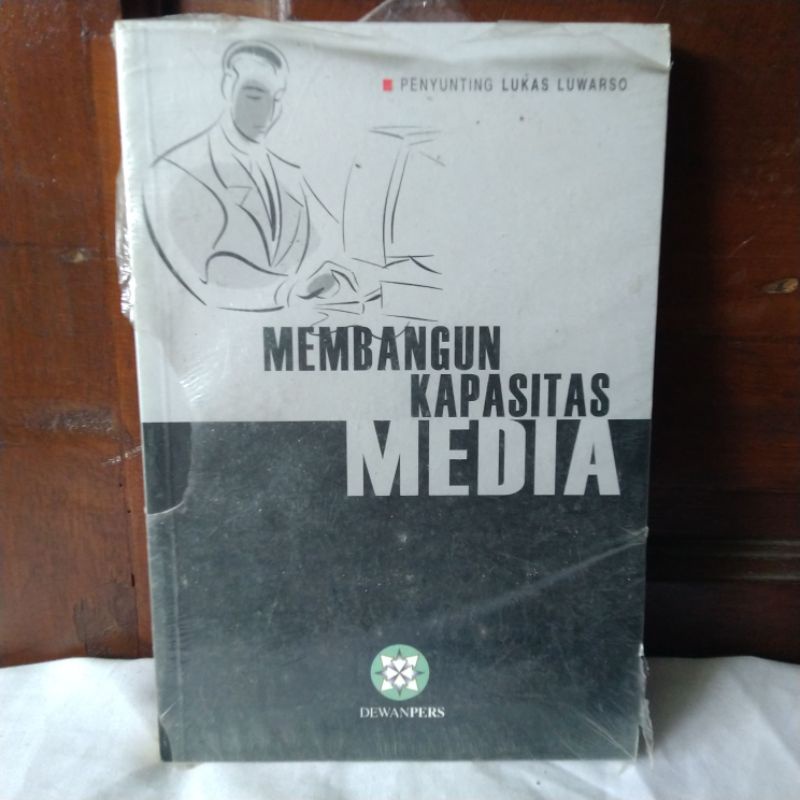 Cover Membangun Kapasitas Media / Lukas Luwarso