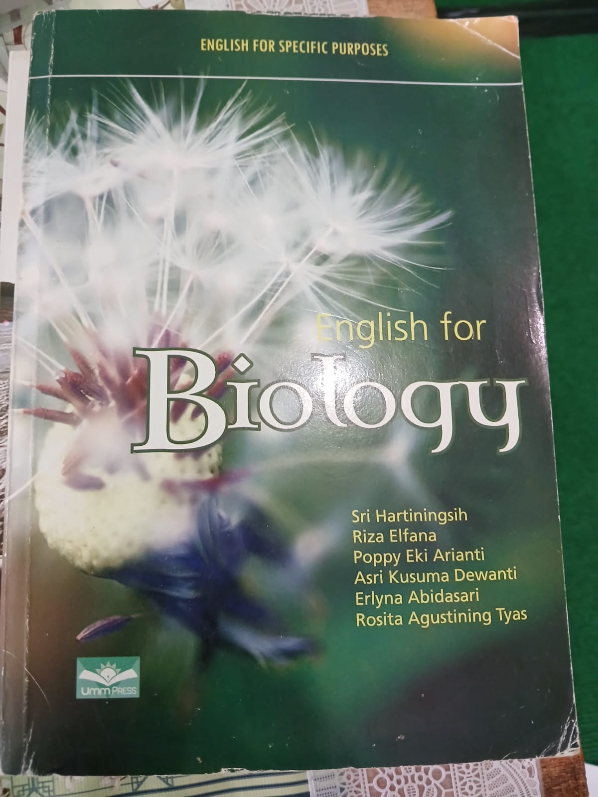Cover English for Biology / Sri hartiningsih