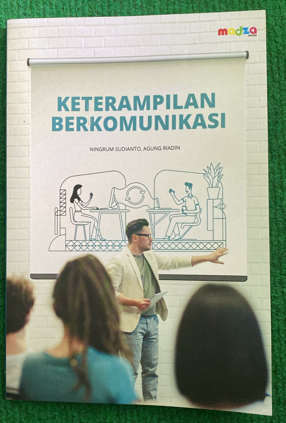 Cover Keterampilan Berkomunikasi / Ningrum Sudianto