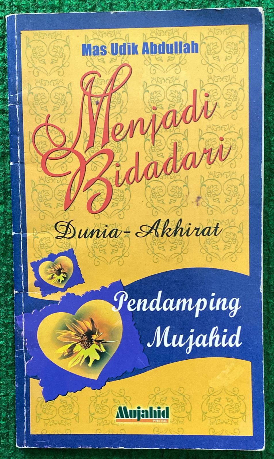Cover Menjadi Bidadari Dunia-Akhirat :  Pendamping Mujahid / Mas Udik Abdullah