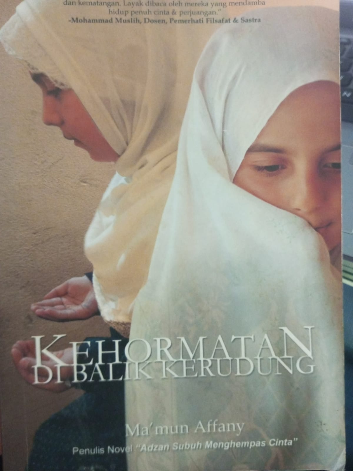 Cover Kehormatan Dibalik Keruduung / Ma'mun Affany
